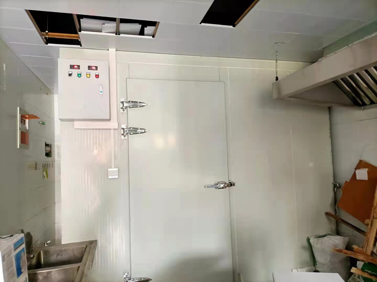 餐飲冷庫，雪藝制冷安裝